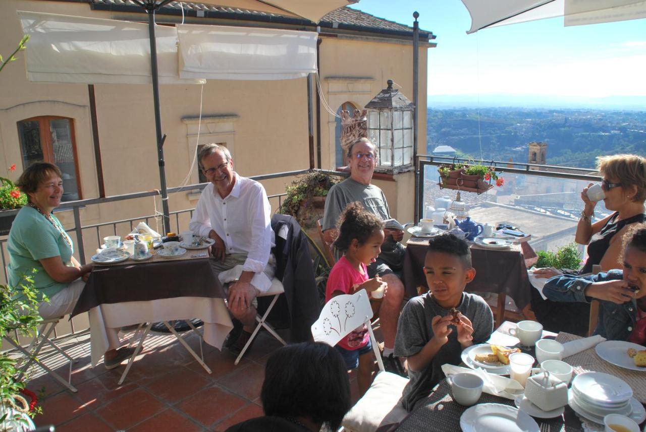 Casa Tipica Siciliana Patronale Home Bedandbreakfast Tremetrisoprailcielo Camere Con Vista, Colazione Interna In Terrazzo Panoramico Caltagirone Exterior foto